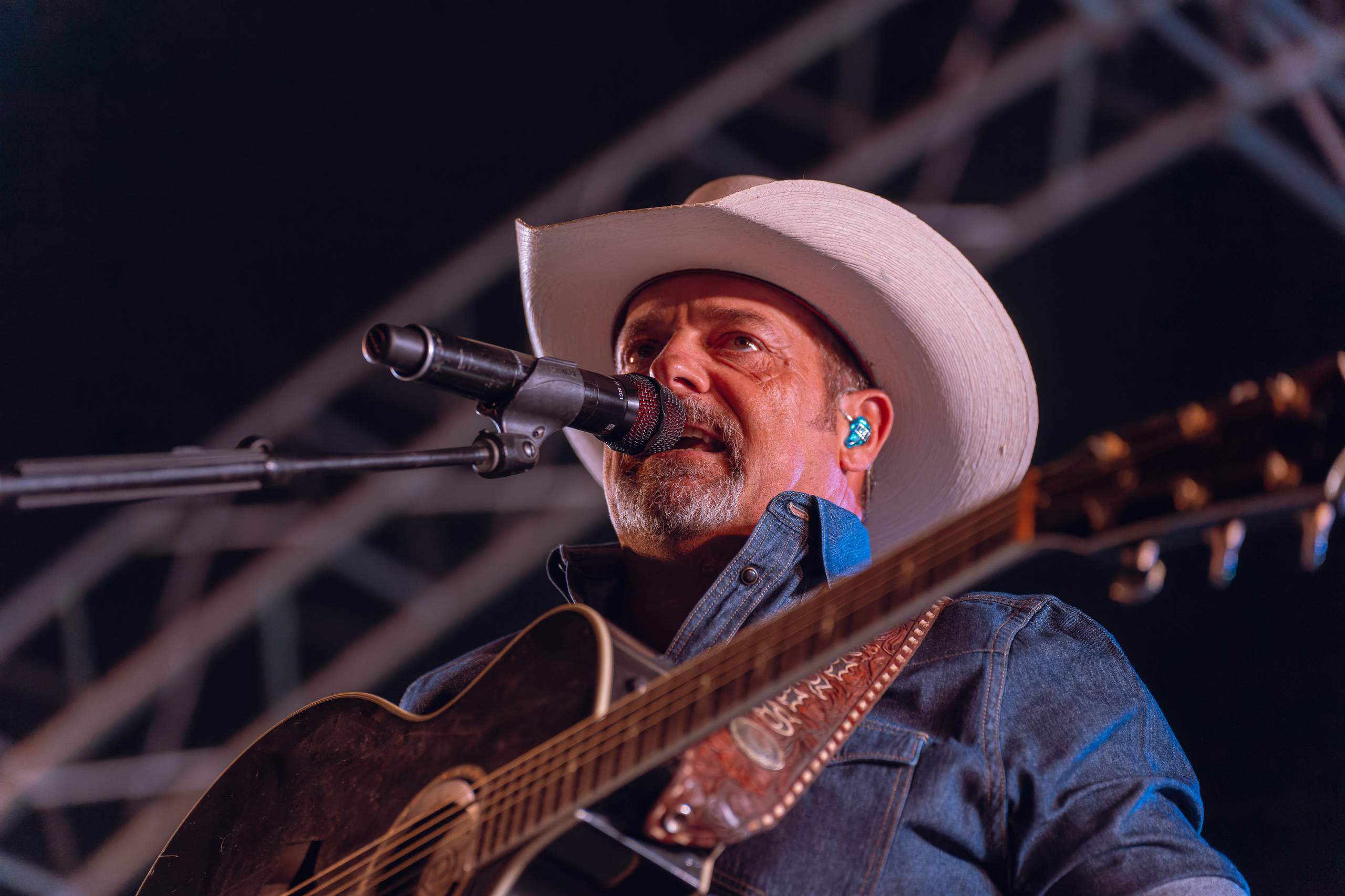 Chris Cagle performs at Tobacco Heritage Days in Edgerton, WI, July 20th, 2024, photography by Ross Harried for Second Crop Music