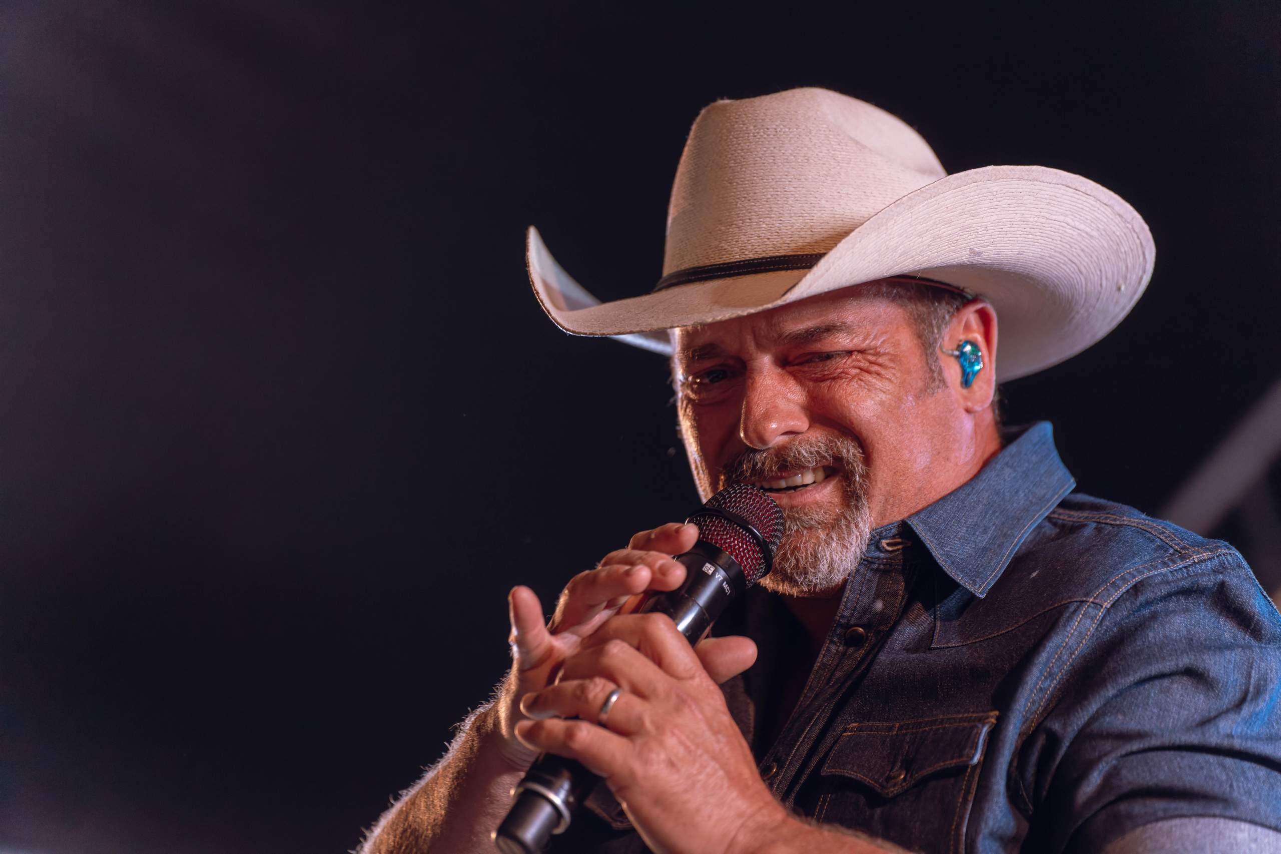 Chris Cagle performs at Tobacco Heritage Days in Edgerton, WI, July 20th, 2024, photography by Ross Harried for Second Crop Music