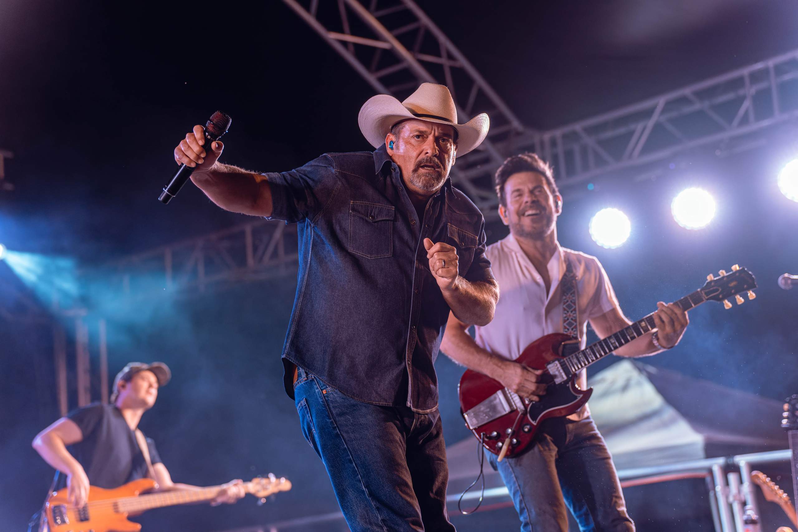 Chris Cagle performs at Tobacco Heritage Days in Edgerton, WI, July 20th, 2024, photography by Ross Harried for Second Crop Music