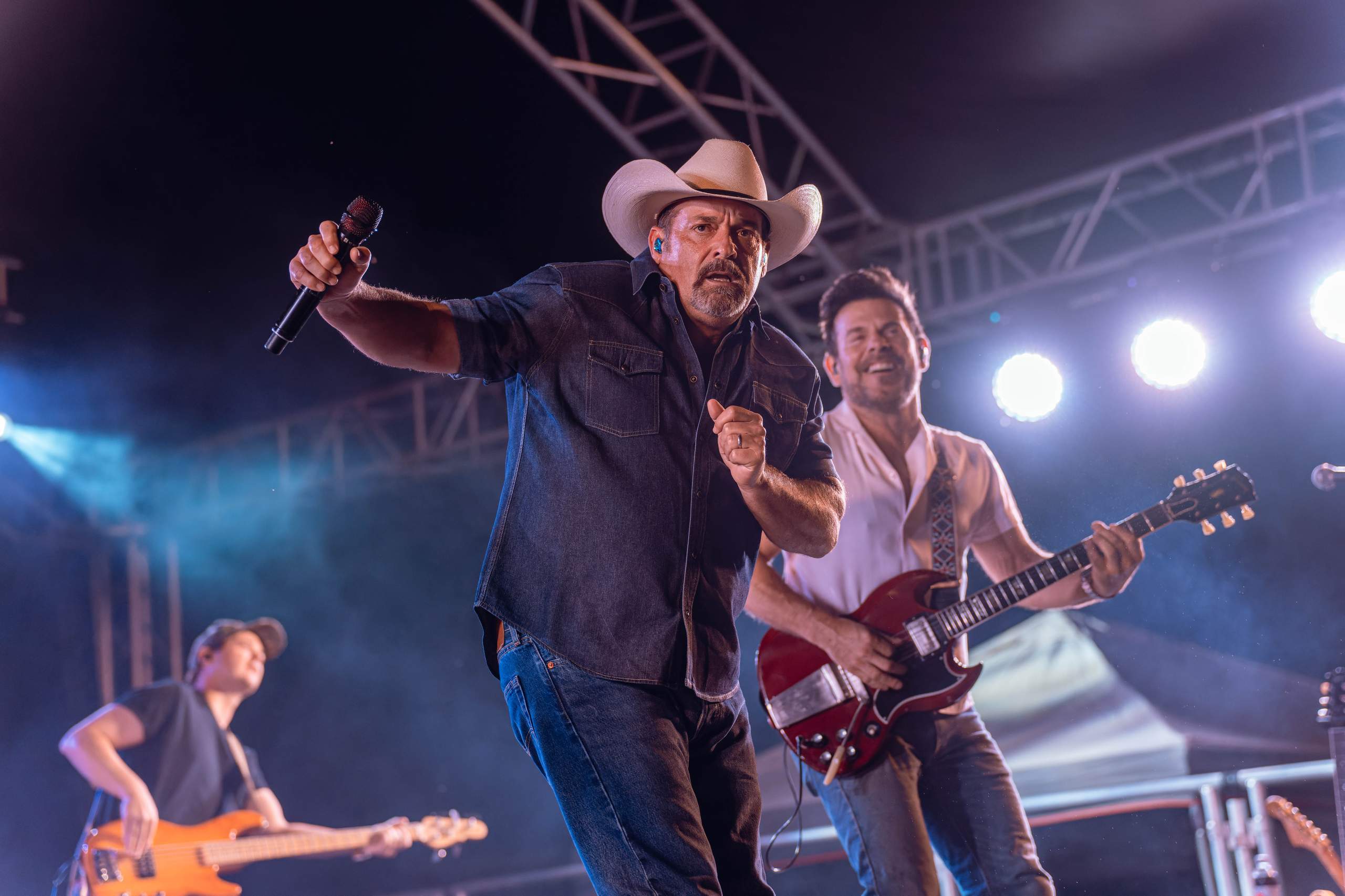 Chris Cagle performs at Tobacco Heritage Days in Edgerton, WI, July 20th, 2024, photography by Ross Harried for Second Crop Music