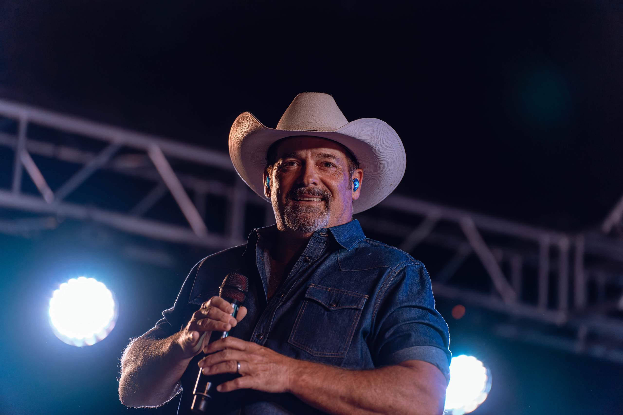 Chris Cagle performs at Tobacco Heritage Days in Edgerton, WI, July 20th, 2024, photography by Ross Harried for Second Crop Music