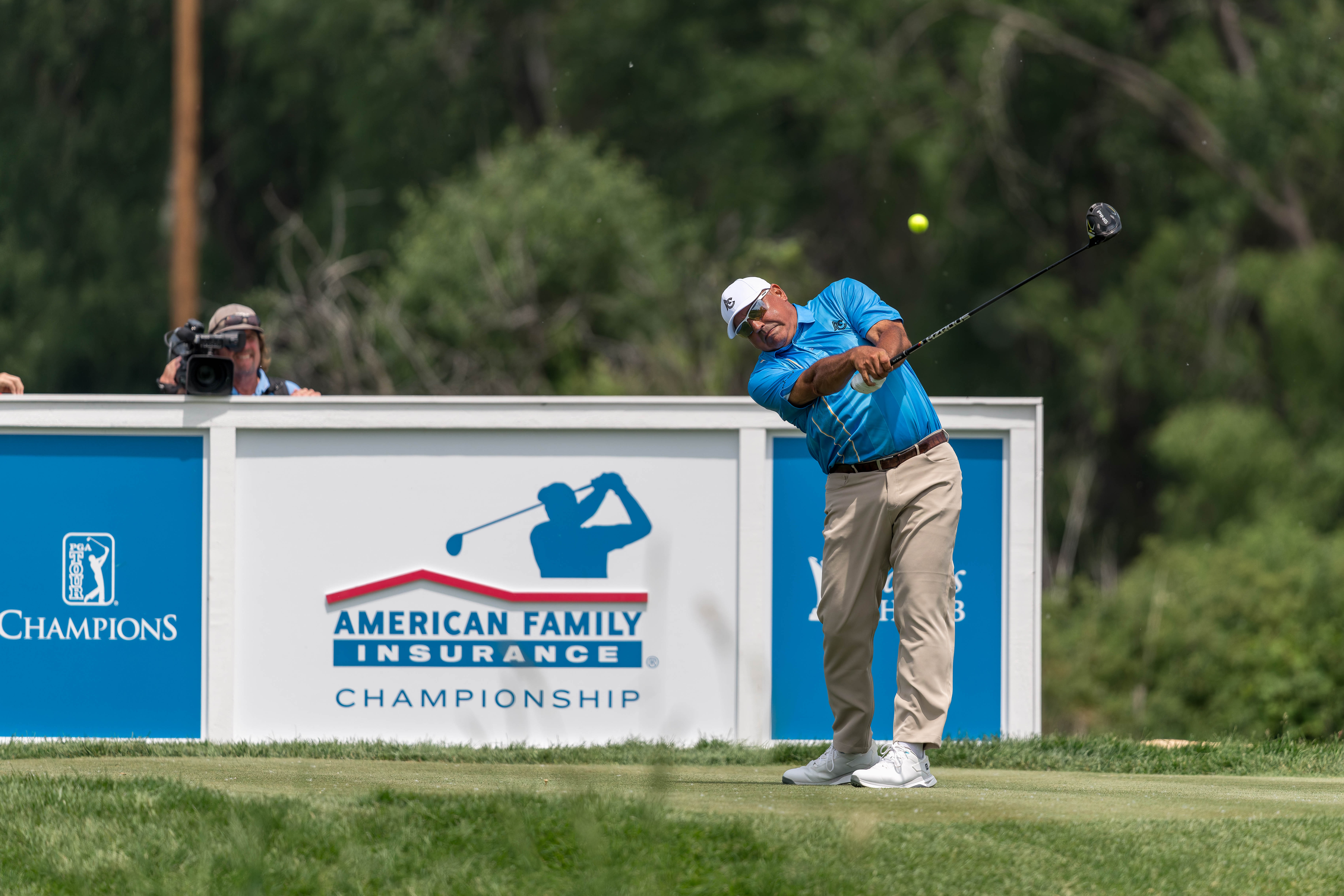 Ángel Cabrera hits a tee shot on the 9th tee during round 1 of The American Family Insurance Championship at TPC Wisconsin in Madison, Wisconsin on June 6th, 2025. Photography by Ross Harried for Second Crop Sports.