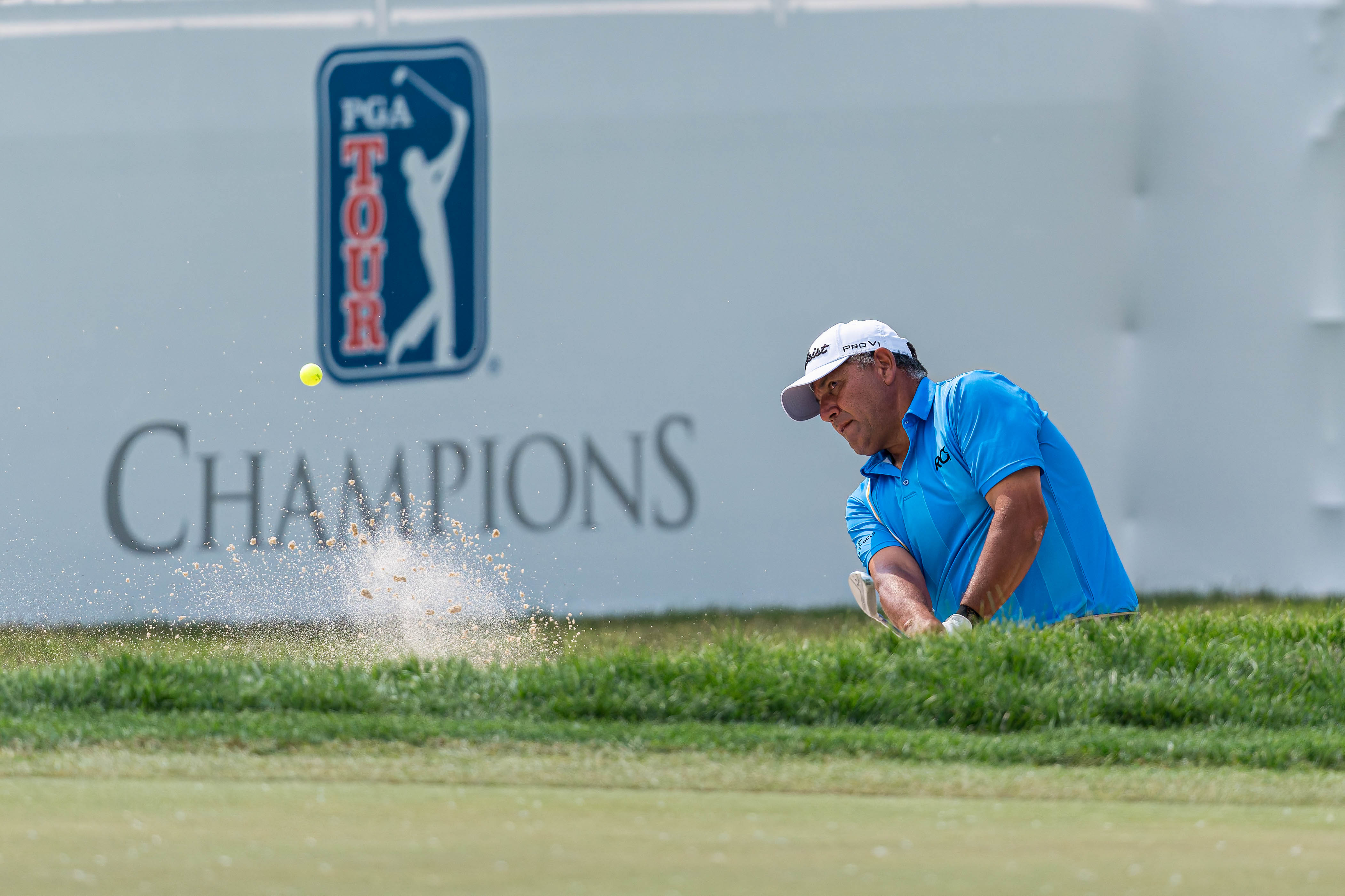 Ricardo Gonzalez hits a shot from the bunker on hole 18 during round 1 of The American Family Insurance Championship at TPC Wisconsin in Madison, Wisconsin on June 6th, 2025. Photography by Ross Harried for Second Crop Sports.