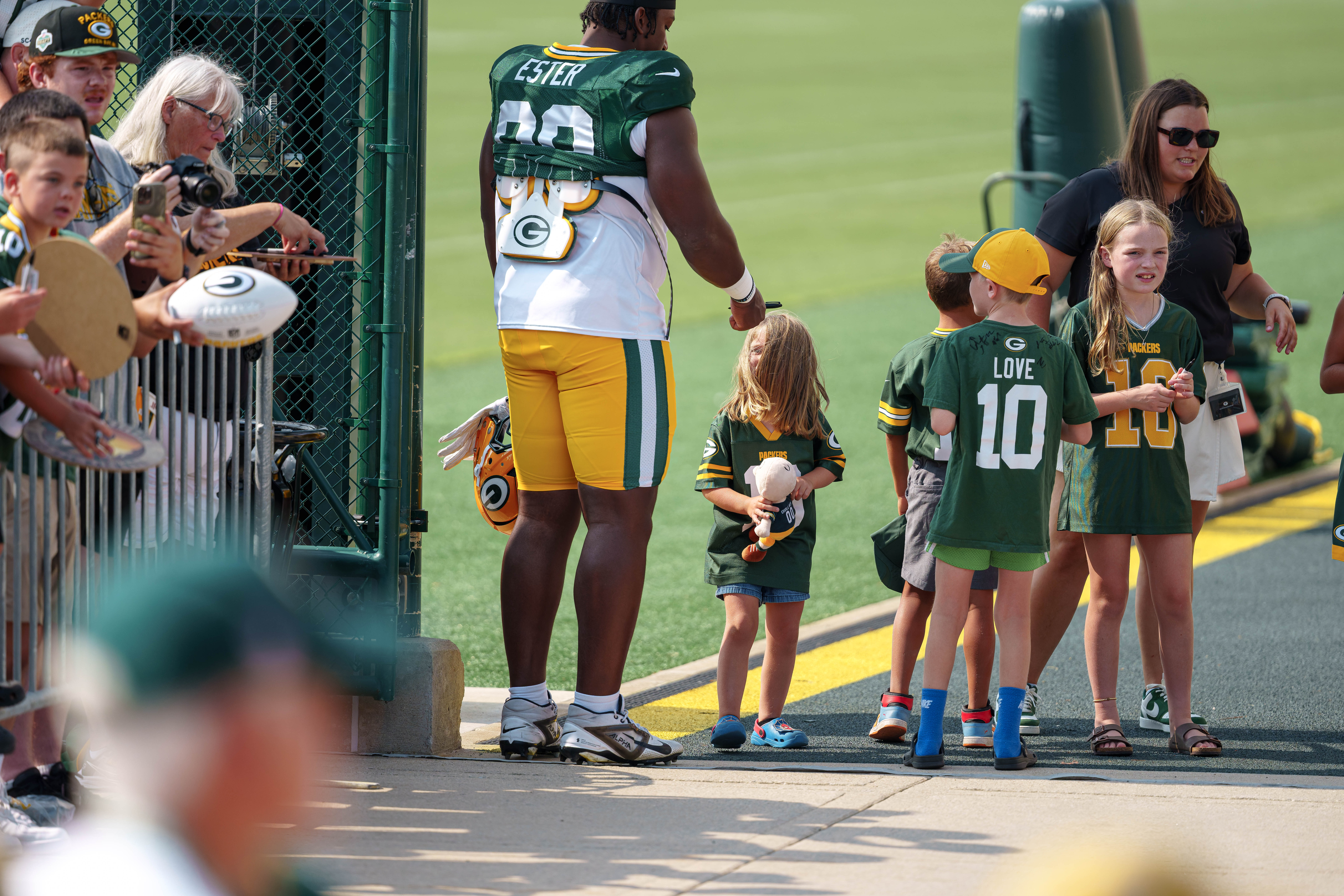 Green Bay Packers defensive lineman James Ester greets young fans before practice during training camp at Ray Nitschke Field in Green Bay, Wisconsin, on August 6th, 2025. Photography by Ross Harried for Second Crop Sports.