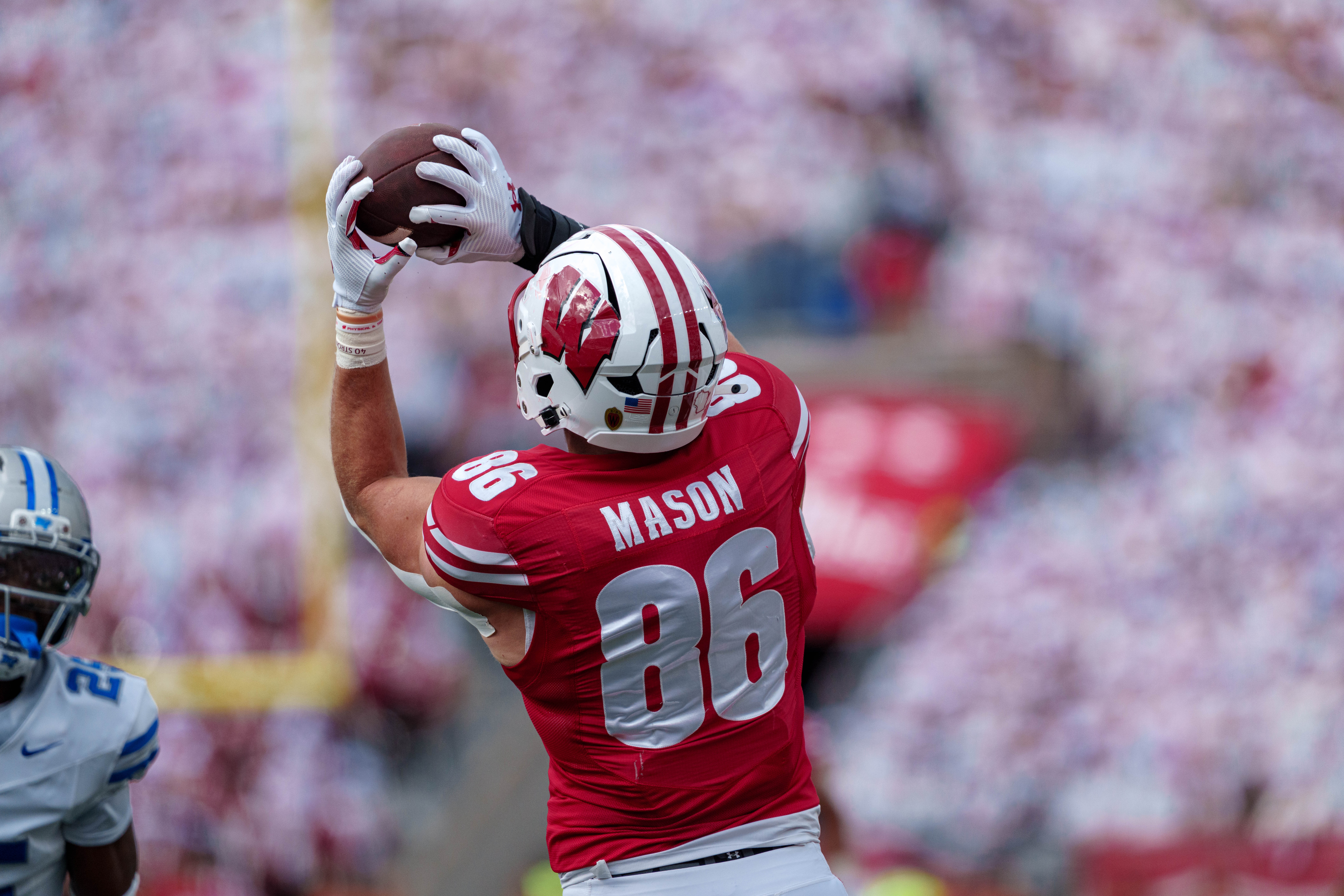 Sept 6, 2025; Madison, Wisconsin, USA; Wisconsin Badgers tight end Lance Mason (86) makes a catch durning a college football game between the Wisconsin Badgers and the Middle Tennessee Blue Raiders at Camp Randall Stadium on September 06, 2025 in Madison, Wisconsin. Photography by Ross Harried for Second Crop Sports.