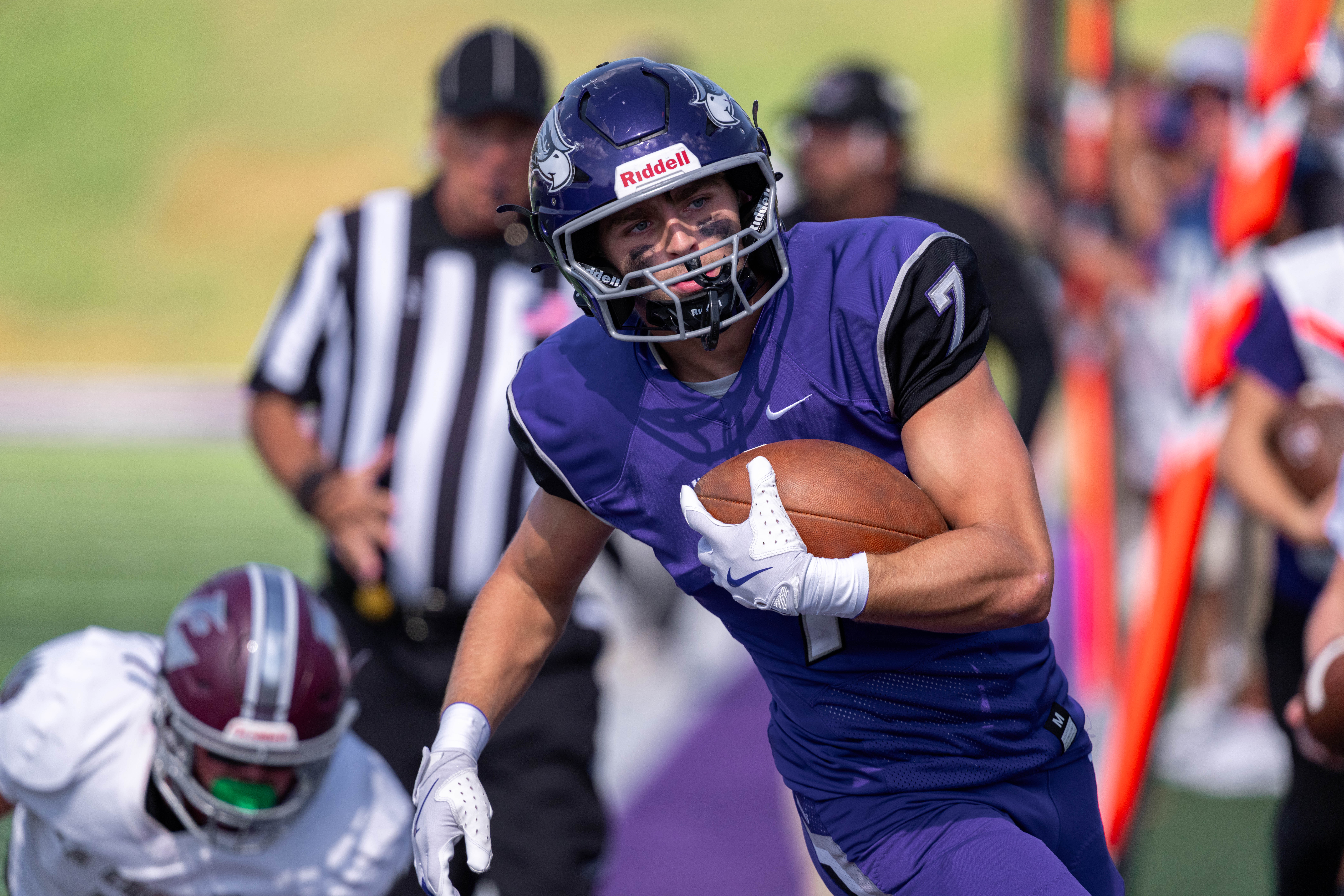 Oct 4, 2025; Whitewater, Wisconsin, USA; University of Wisconsin-Whitewater Warhawks wide receiver Tyler Vasey (7) runs after a catch durning a college football game between the University of Wisconsin-Whitewater Warhawks and the University of Wisconsin-La Crosse Eagles at Perkins Stadium on October 04, 2025 in Whitewater, Wisconsin. Photography by Ross Harried for Second Crop Sports.